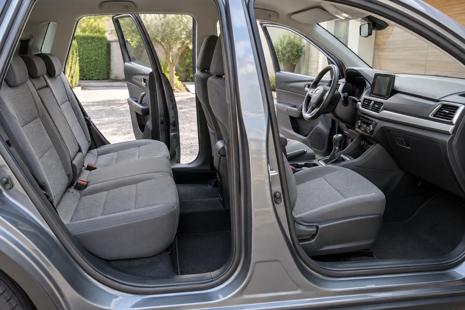 Sièges propres et habitacle dégagé, voiture stationnée